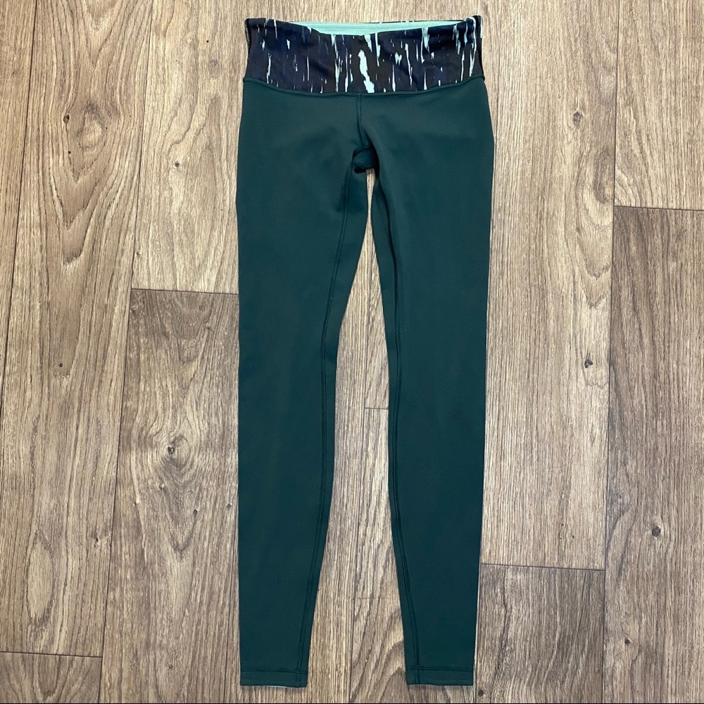 LULULEMON OLD SCHOOL WUNDER UNDERS, size 6